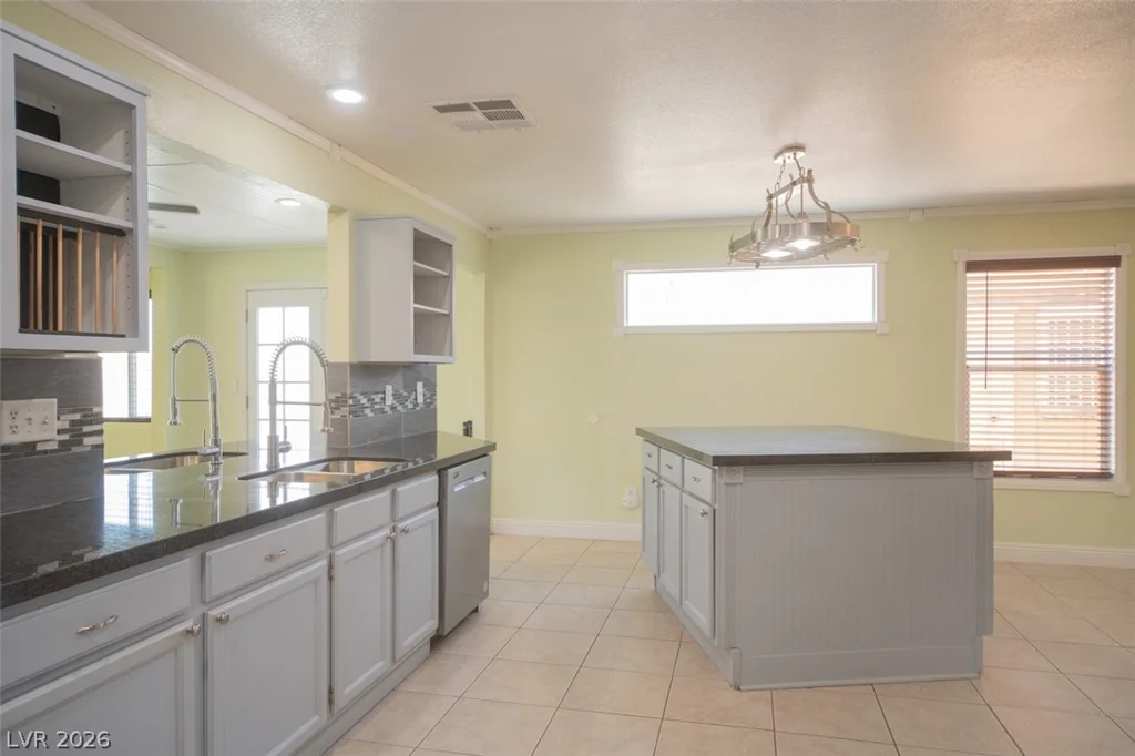 121 Heather, Henderson, NV 89002