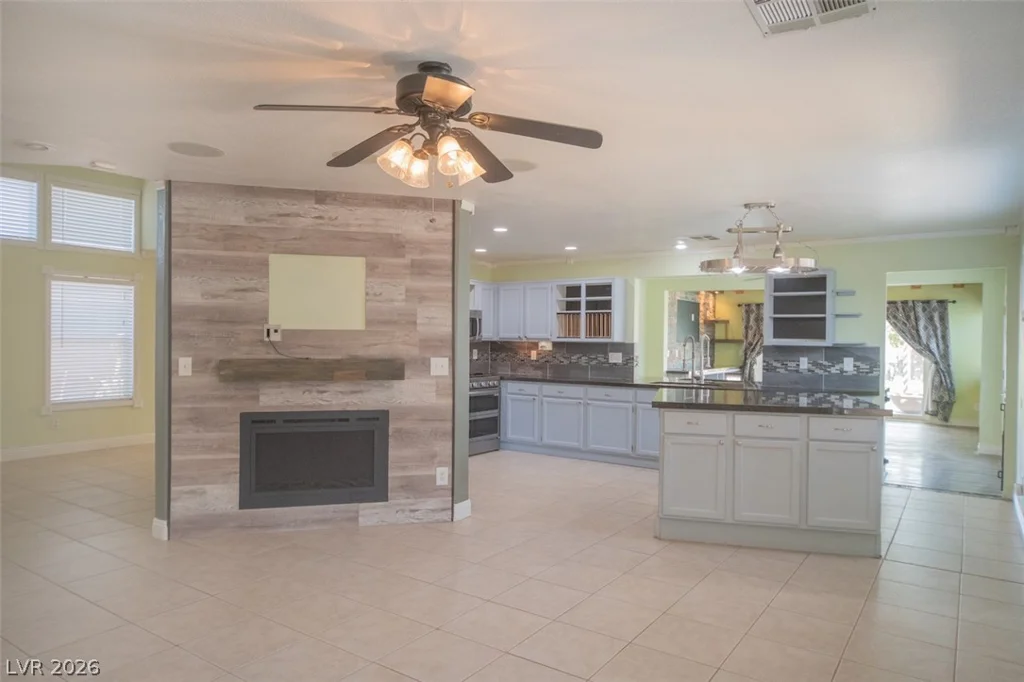 121 Heather, Henderson, NV 89002
