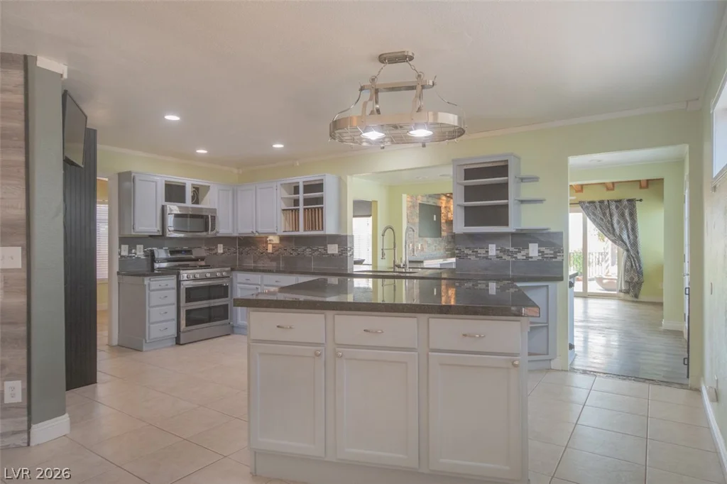 121 Heather, Henderson, NV 89002