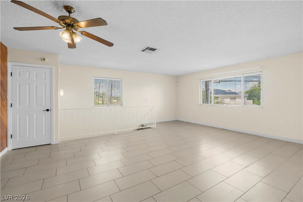 4734 Roberta, Las Vegas, NV 89119