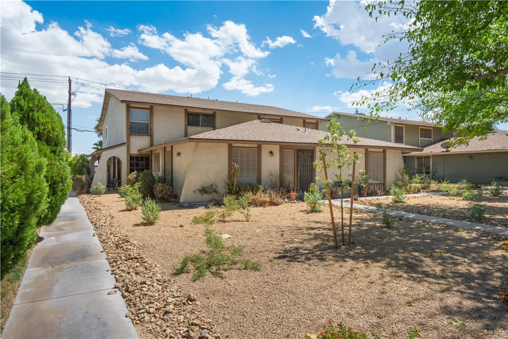 4734 Roberta, Las Vegas, NV 89119
