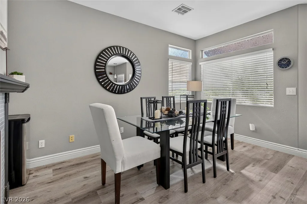 6673 Coral Falls, Las Vegas, NV 89108