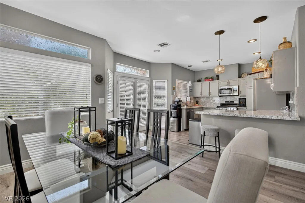 6673 Coral Falls, Las Vegas, NV 89108
