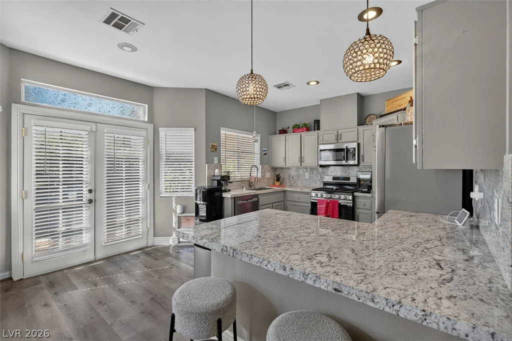 6673 Coral Falls, Las Vegas, NV 89108