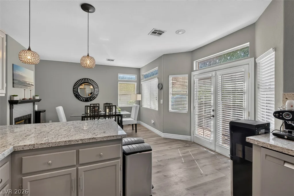 6673 Coral Falls, Las Vegas, NV 89108