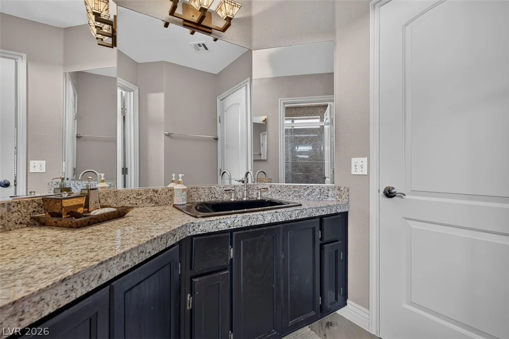 6673 Coral Falls, Las Vegas, NV 89108