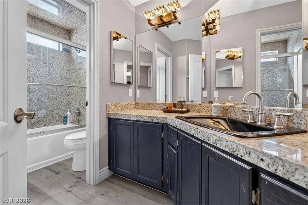 6673 Coral Falls, Las Vegas, NV 89108