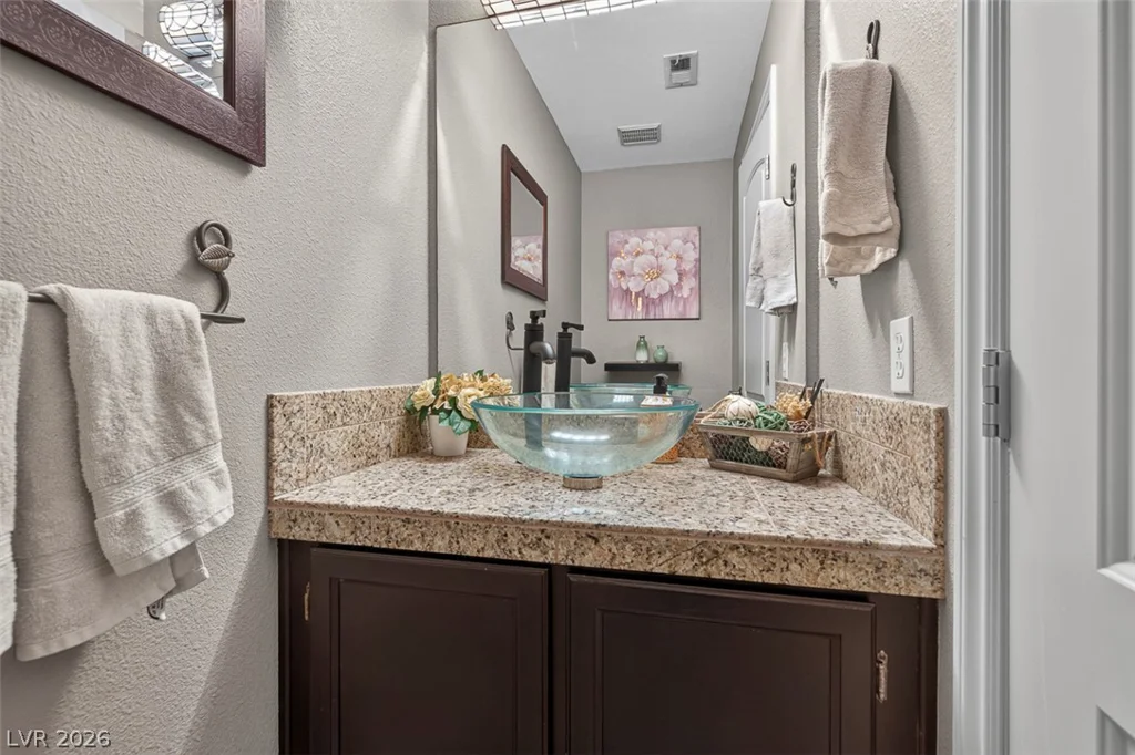 6673 Coral Falls, Las Vegas, NV 89108