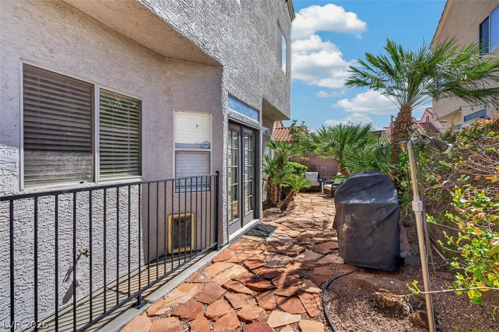 6673 Coral Falls, Las Vegas, NV 89108
