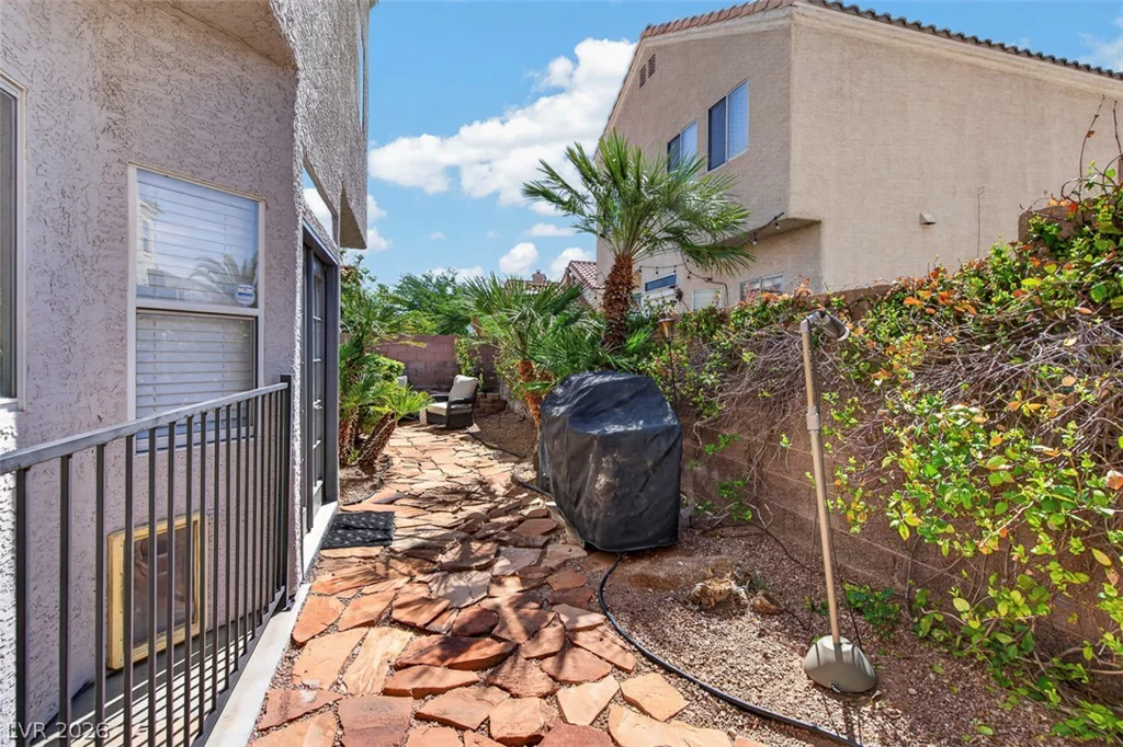 6673 Coral Falls, Las Vegas, NV 89108