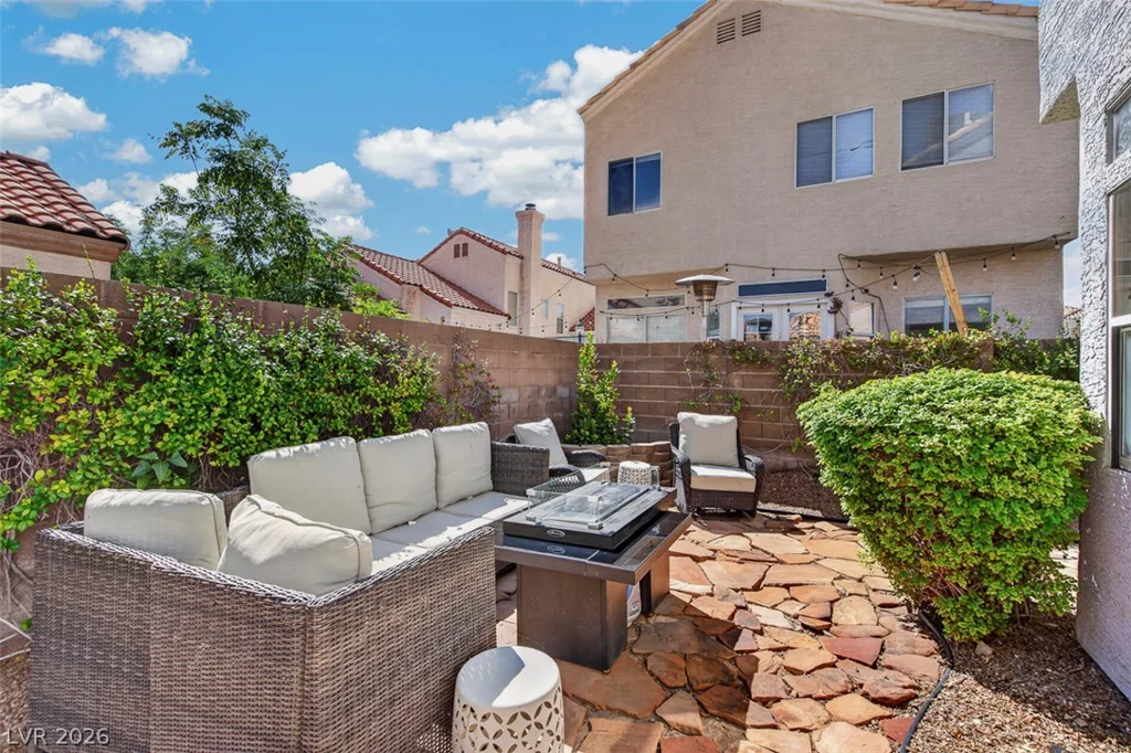 6673 Coral Falls, Las Vegas, NV 89108