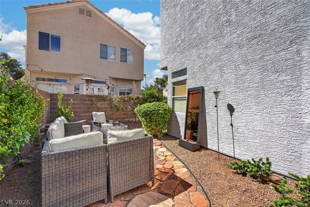 6673 Coral Falls, Las Vegas, NV 89108