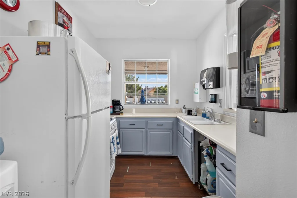 6673 Coral Falls, Las Vegas, NV 89108