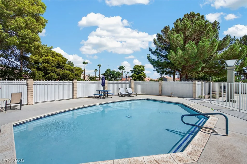 6673 Coral Falls, Las Vegas, NV 89108