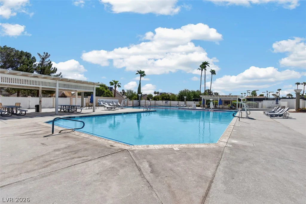 6673 Coral Falls, Las Vegas, NV 89108