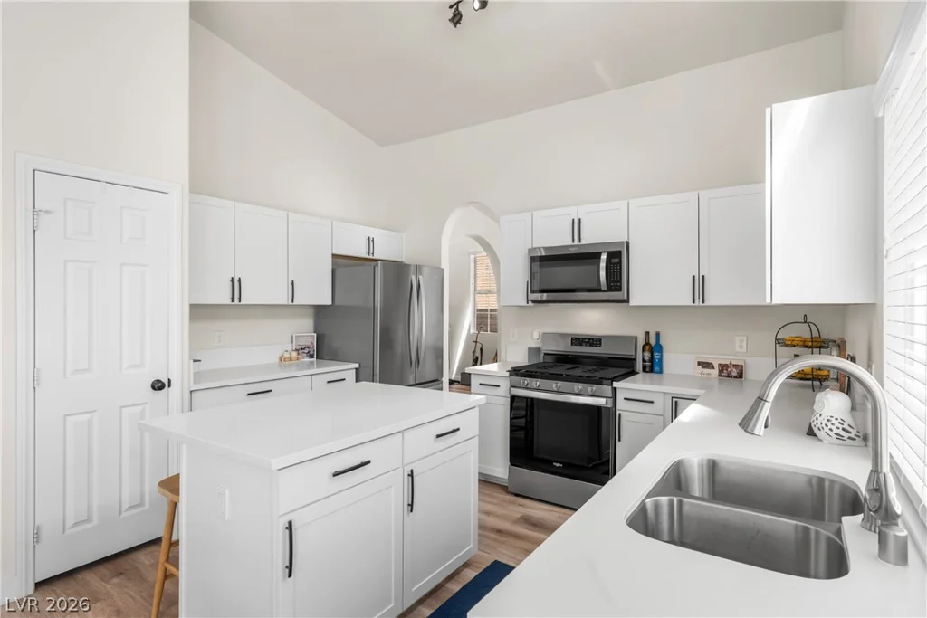 2416 Goldenmoon, Las Vegas, NV 89108