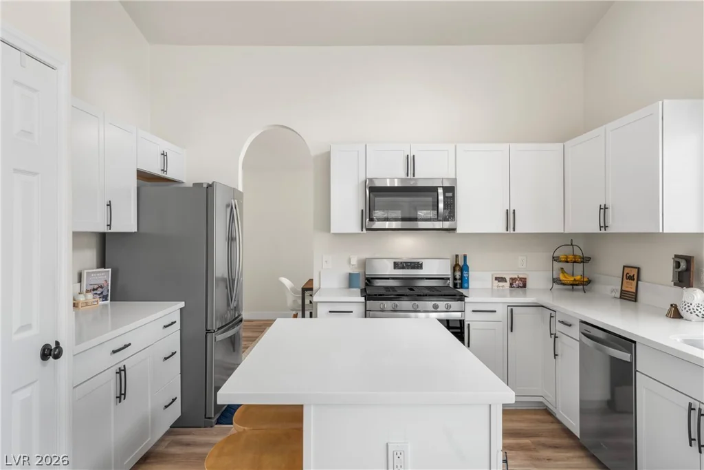 2416 Goldenmoon, Las Vegas, NV 89108