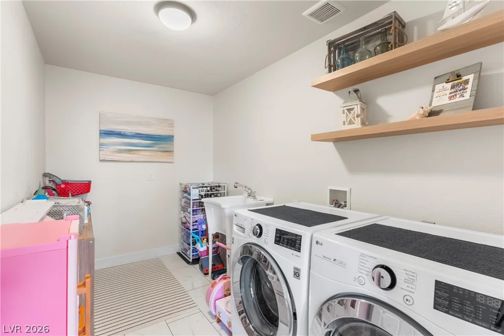 2416 Goldenmoon, Las Vegas, NV 89108