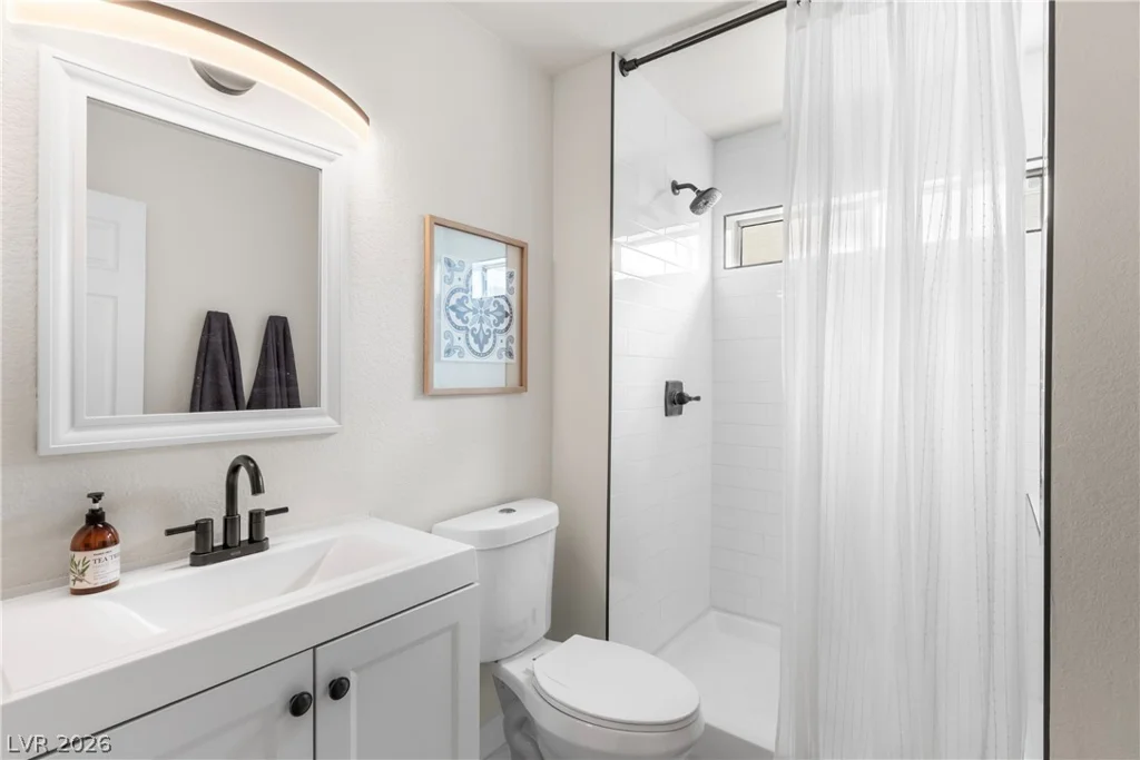2416 Goldenmoon, Las Vegas, NV 89108