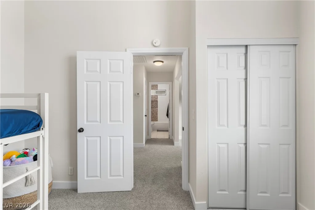 2416 Goldenmoon, Las Vegas, NV 89108