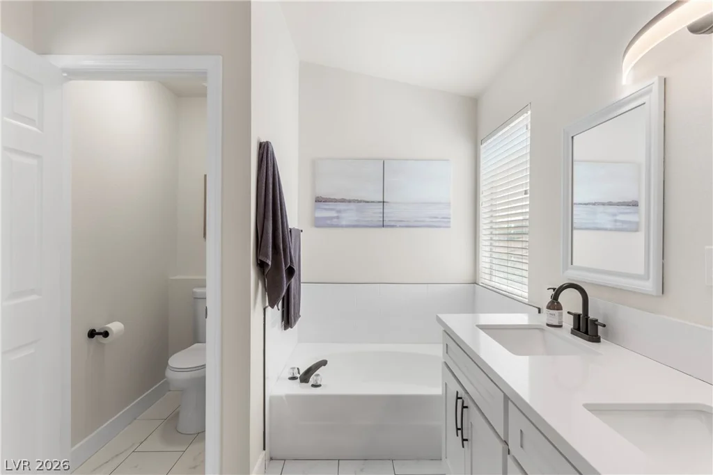2416 Goldenmoon, Las Vegas, NV 89108
