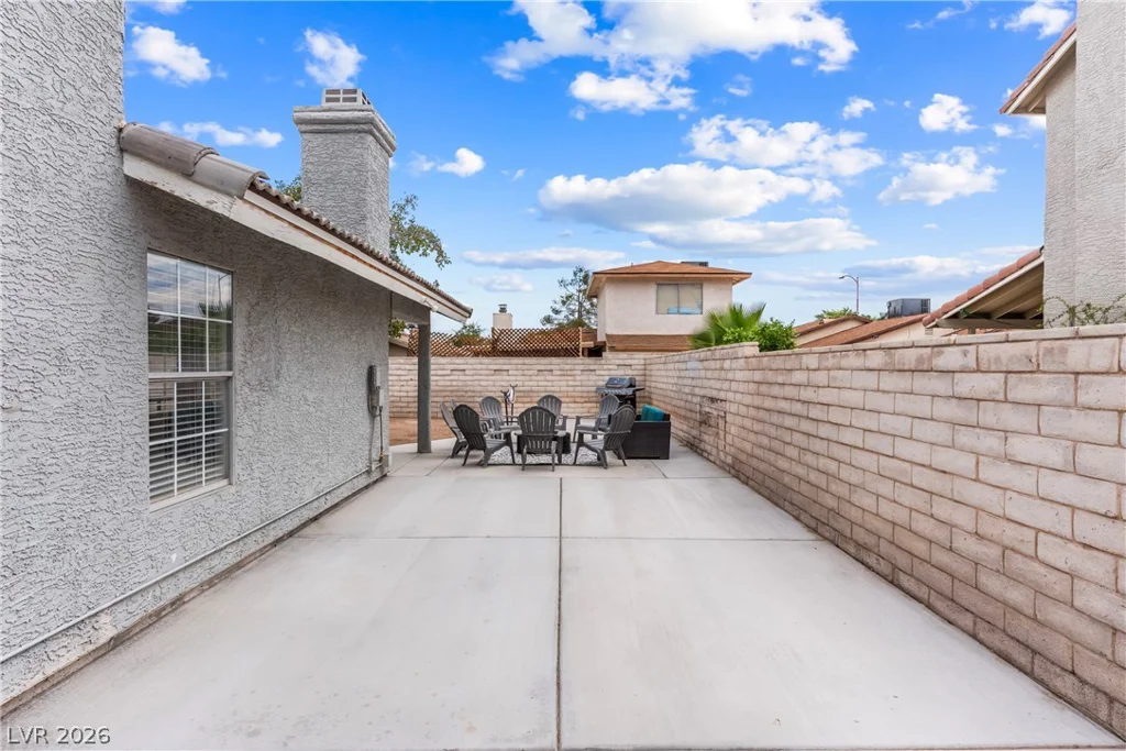 2416 Goldenmoon, Las Vegas, NV 89108
