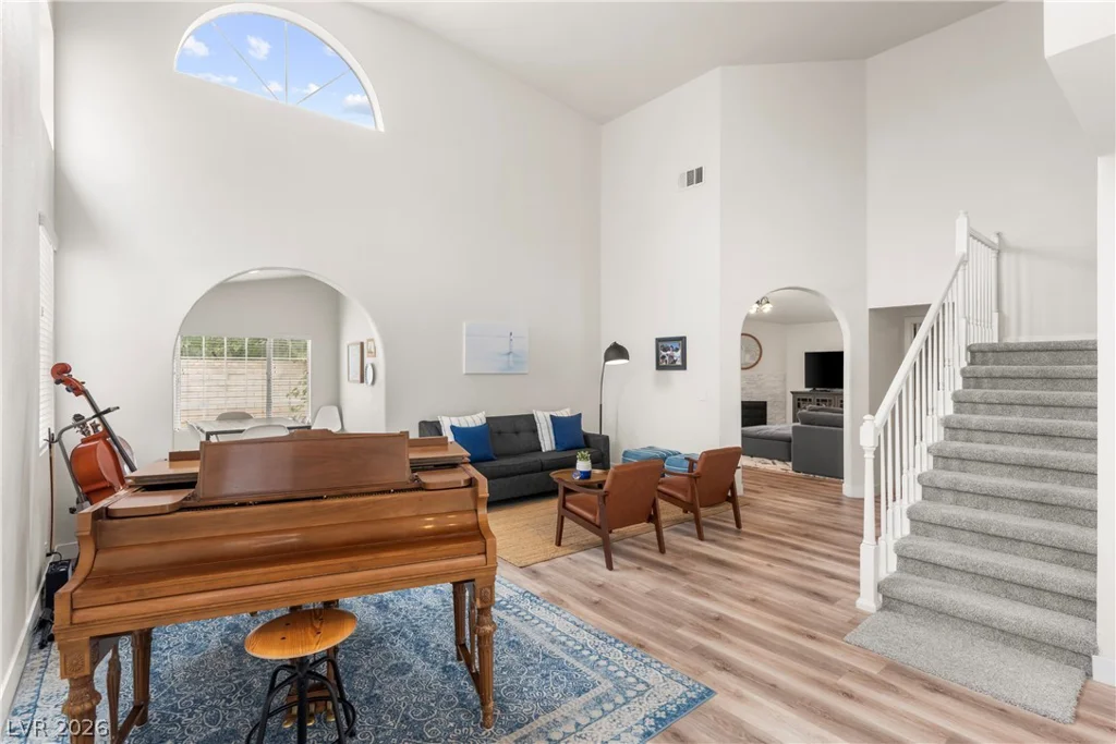 2416 Goldenmoon, Las Vegas, NV 89108
