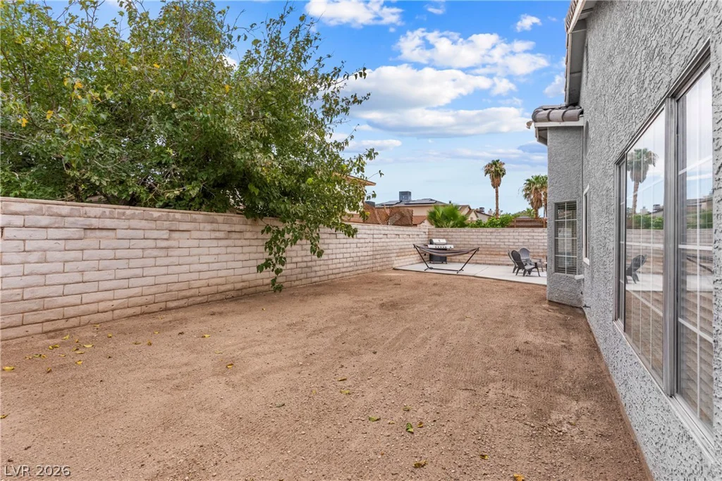 2416 Goldenmoon, Las Vegas, NV 89108