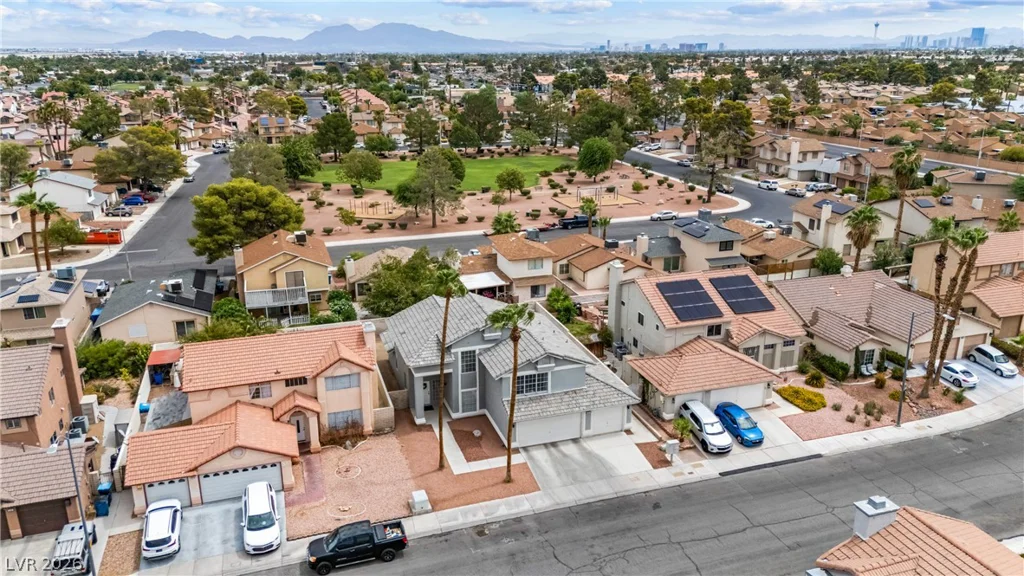 2416 Goldenmoon, Las Vegas, NV 89108