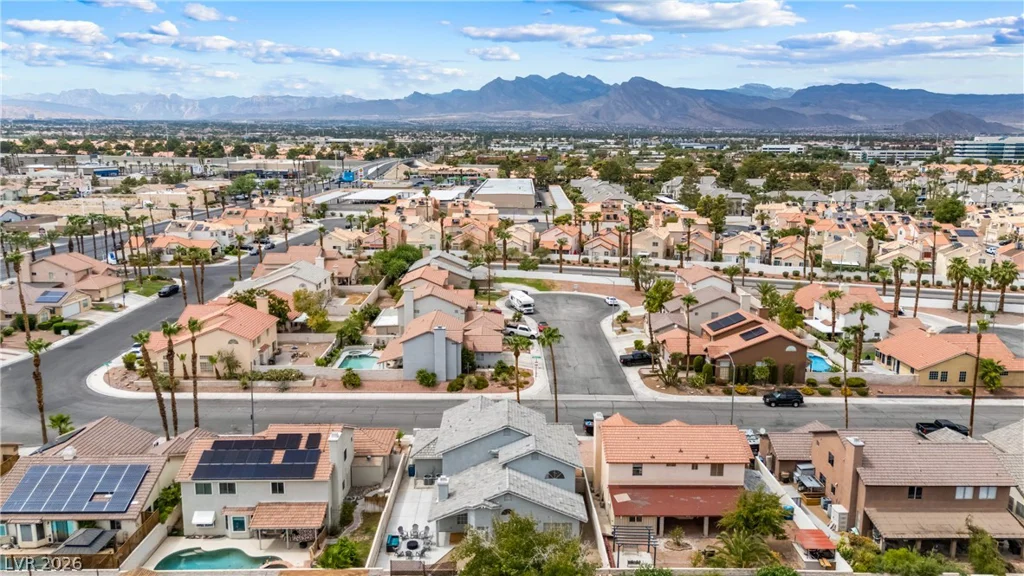 2416 Goldenmoon, Las Vegas, NV 89108