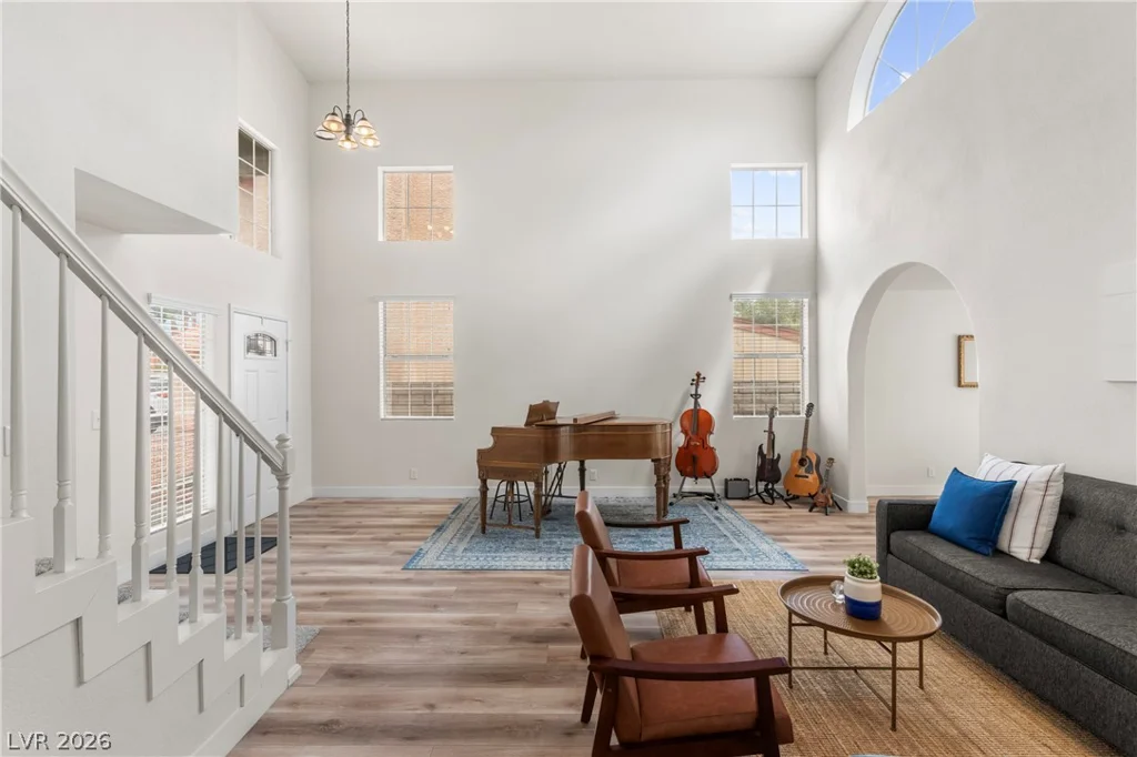 2416 Goldenmoon, Las Vegas, NV 89108