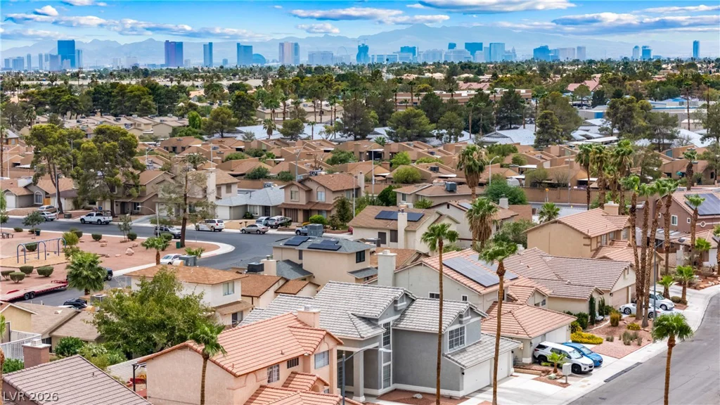2416 Goldenmoon, Las Vegas, NV 89108