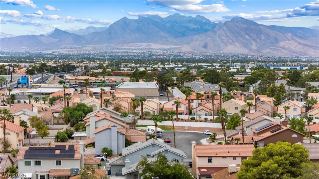 2416 Goldenmoon, Las Vegas, NV 89108