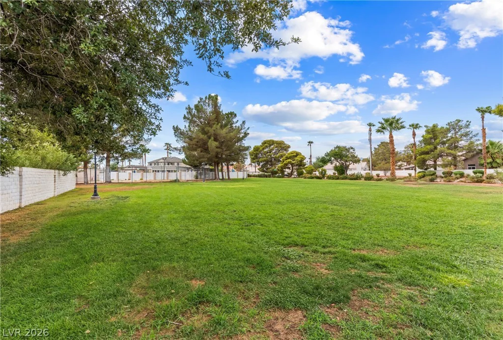 2416 Goldenmoon, Las Vegas, NV 89108