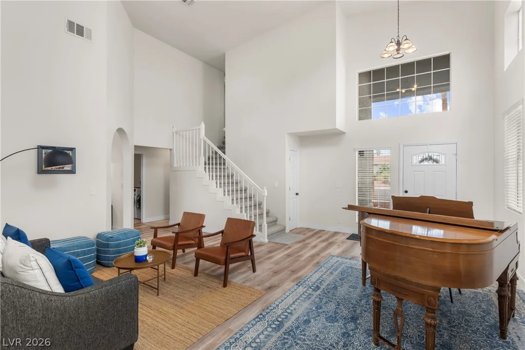 2416 Goldenmoon, Las Vegas, NV 89108