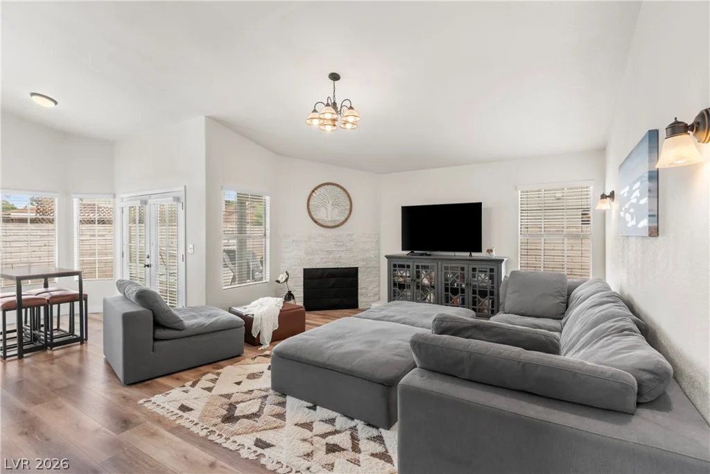 2416 Goldenmoon, Las Vegas, NV 89108