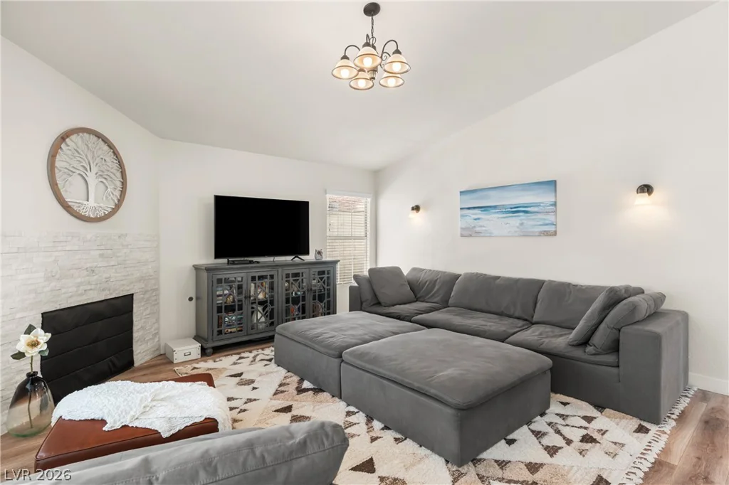 2416 Goldenmoon, Las Vegas, NV 89108