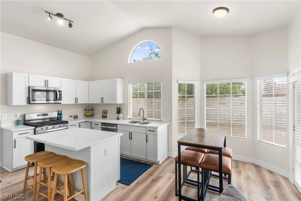 2416 Goldenmoon, Las Vegas, NV 89108