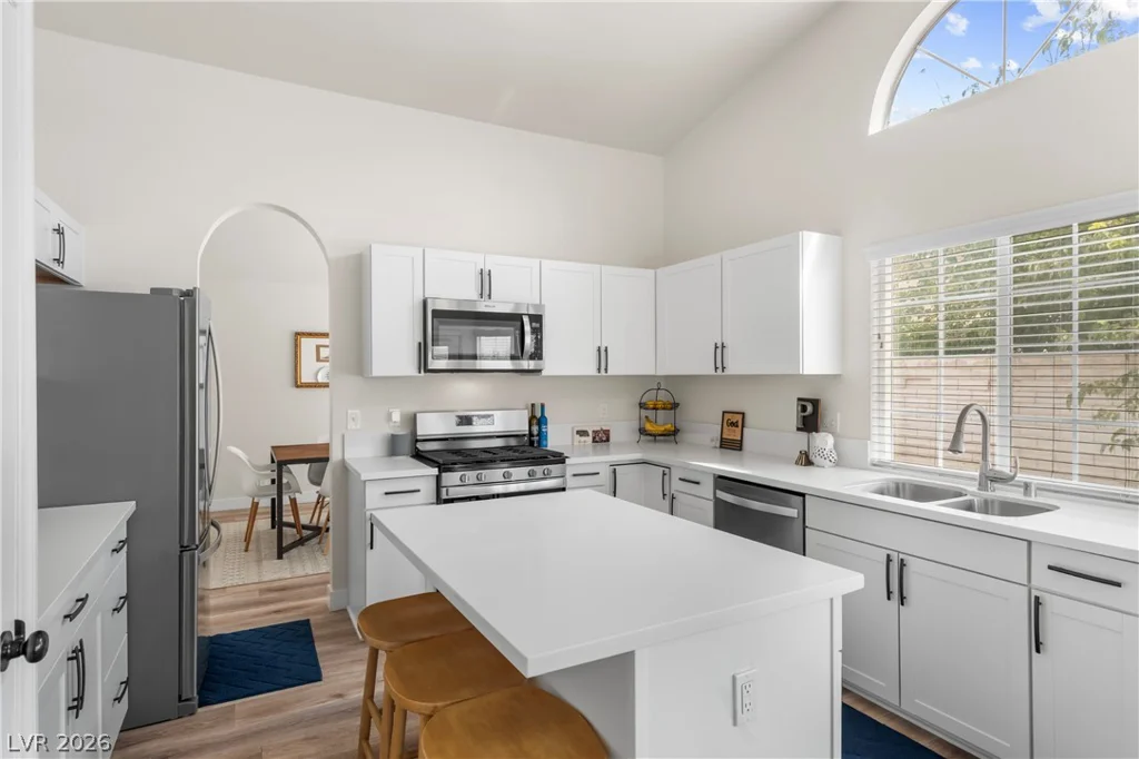 2416 Goldenmoon, Las Vegas, NV 89108