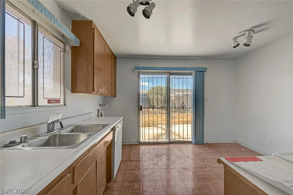 1209 Helen, North Las Vegas, NV 89030