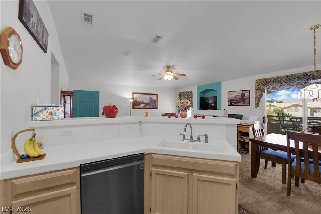 5415 Harmon, Las Vegas, NV 89103