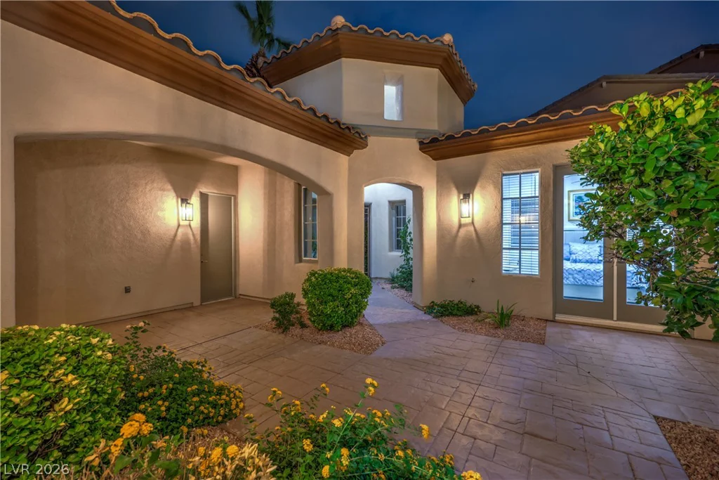 2571 Red Springs, Las Vegas, NV 89135