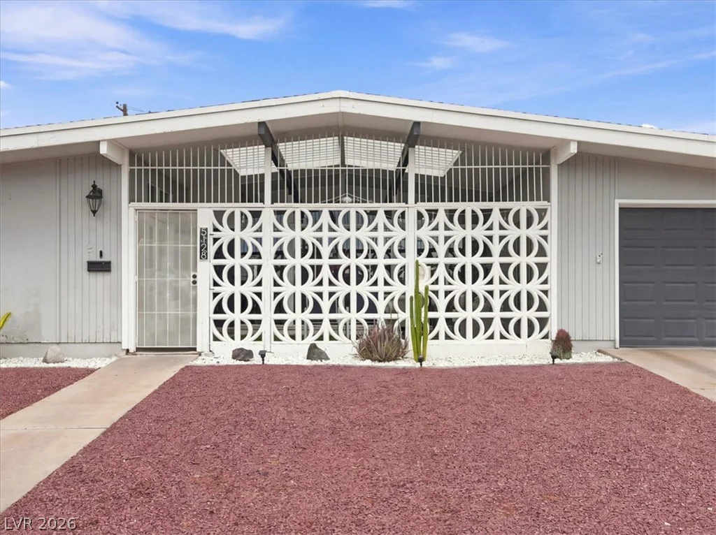 5128 Champions, Las Vegas, NV 89142