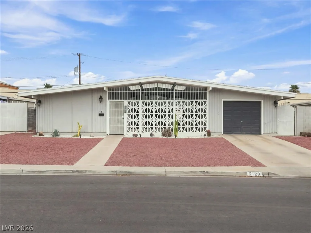 5128 Champions, Las Vegas, NV 89142