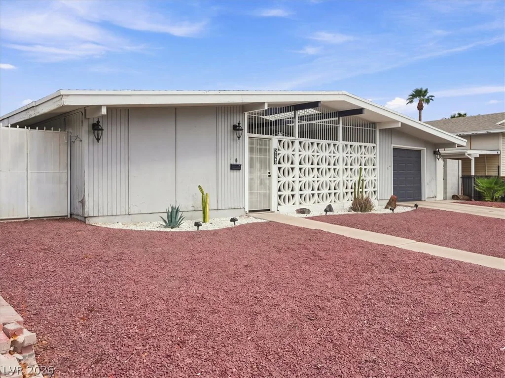 5128 Champions, Las Vegas, NV 89142