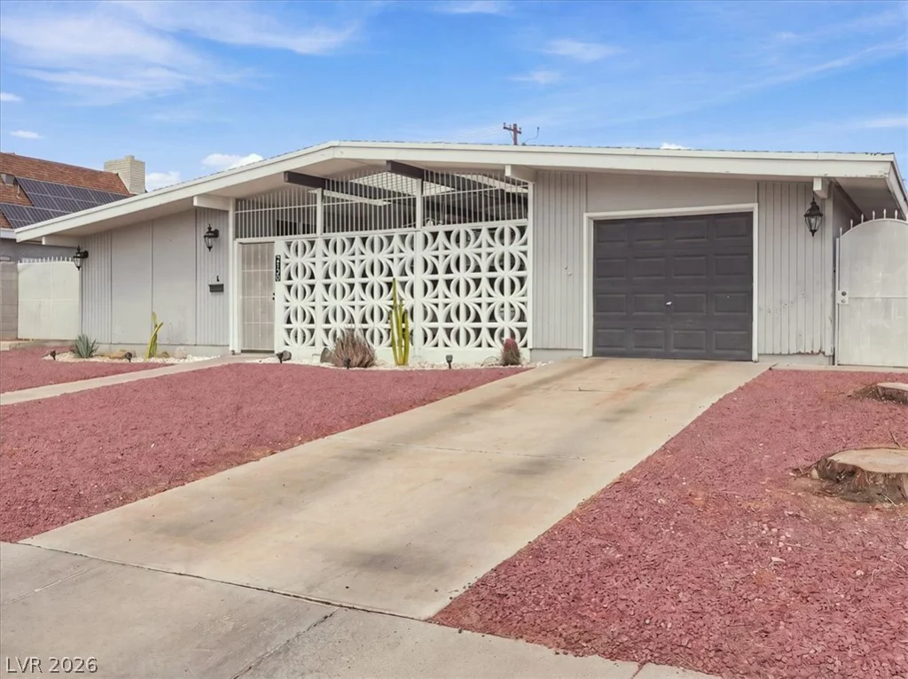 5128 Champions, Las Vegas, NV 89142