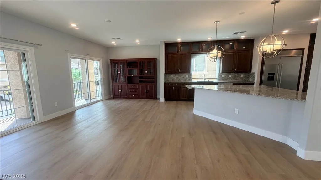 5718 Woodchester, Las Vegas, NV 89139