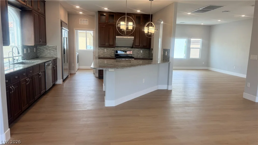 5718 Woodchester, Las Vegas, NV 89139