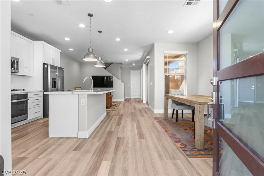 11676 Hamilton Lake, Las Vegas, NV 89138