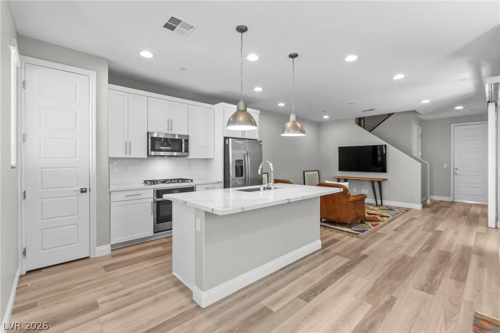 11676 Hamilton Lake, Las Vegas, NV 89138